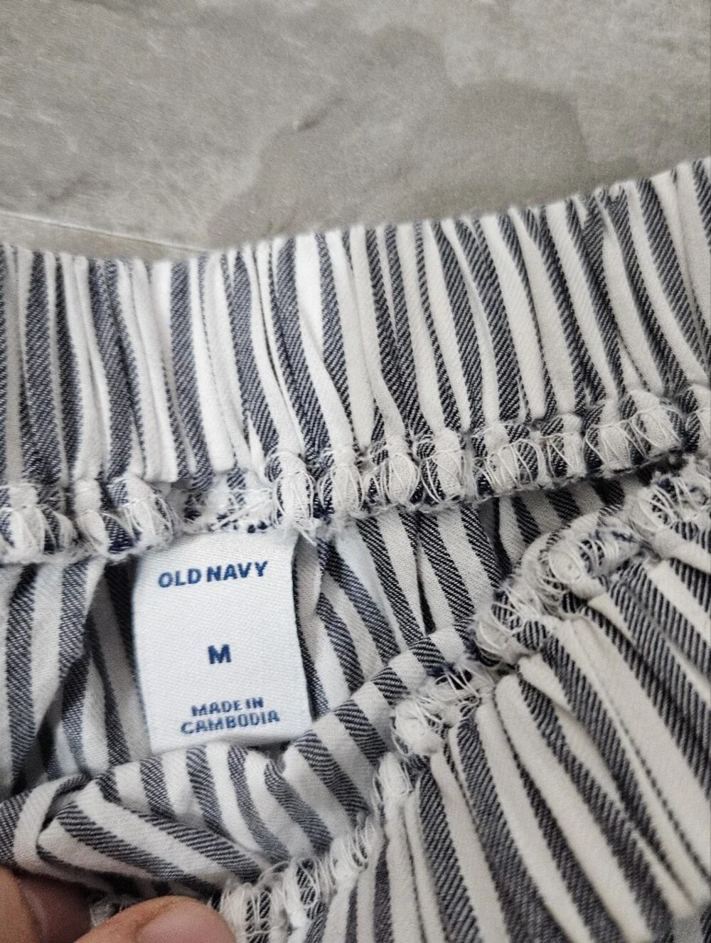 Old Navy Greyish Blue and White Striped Off-Shoulder Short Sleeve Top. Cotton. M - Picture 3 of 6